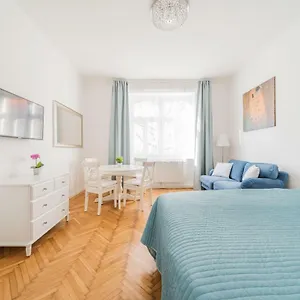 Herzlich Willkommen - Kuess Hand 2 Vienna